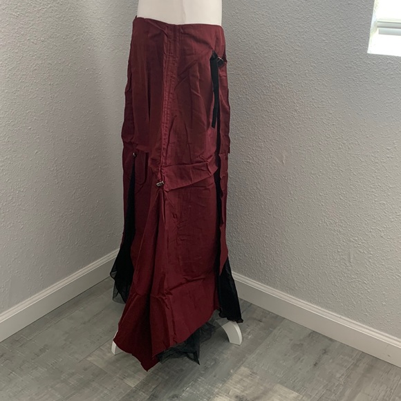 NWT Surrealist beautiful layered long skirt in plum - Picture 3 of 12